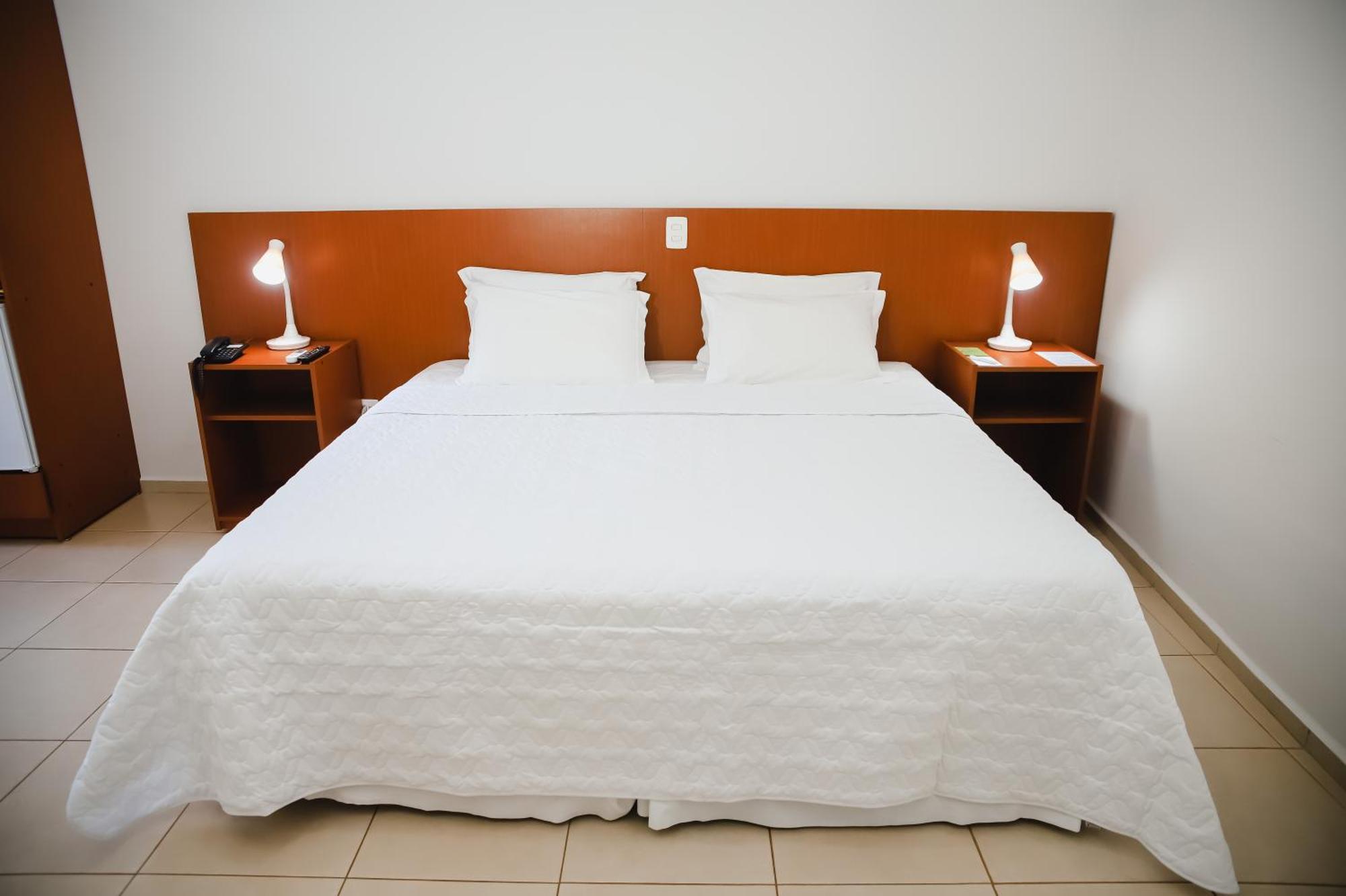 Hotel Agua Das Araras Paraguacu Paulista Værelse billede