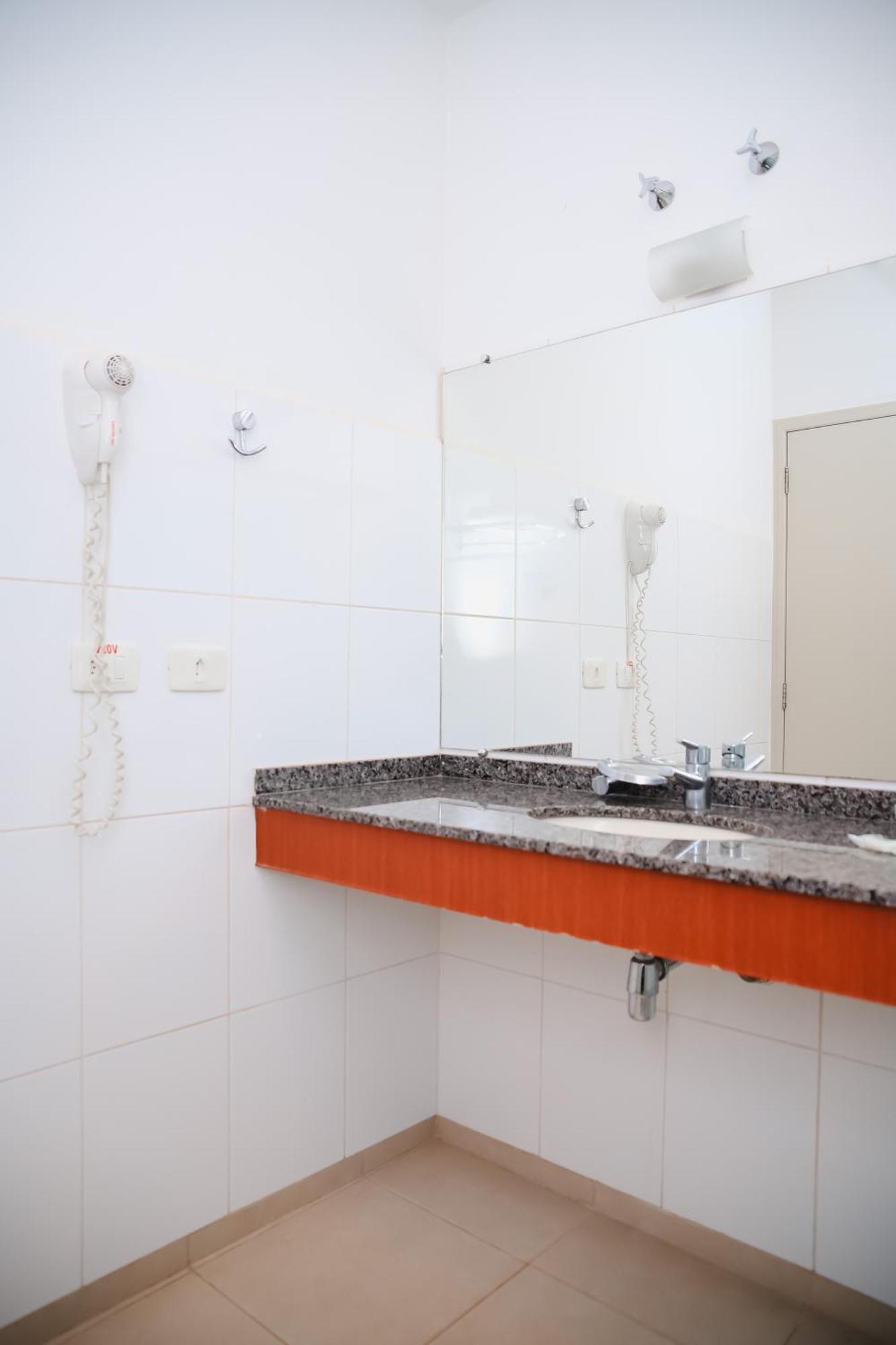 Hotel Agua Das Araras Paraguacu Paulista Værelse billede